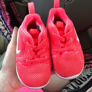 Nike pink toddler tennis shoes